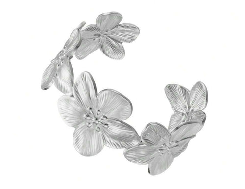 Bracelet manchette fleur sculptée en or ou argenté, bijou tendance de MoonRose Boutique, vue de face avec détails floraux.