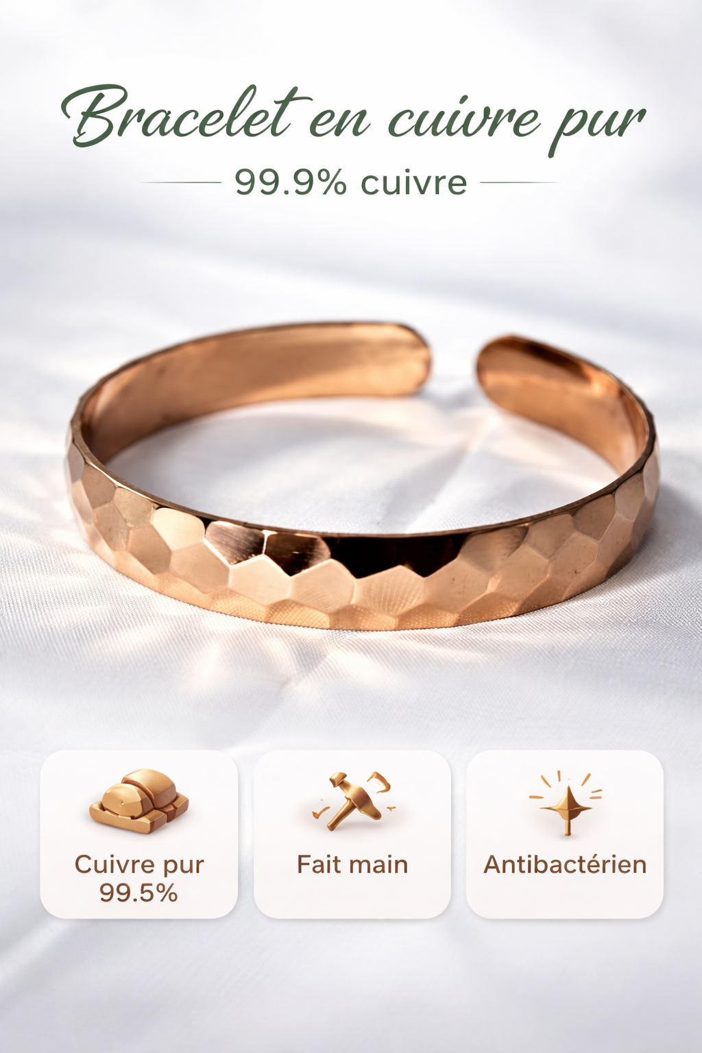 Bracelet en cuivre martelé ajustable de MoonRose Boutique, bijou élégant avec finition texturée.