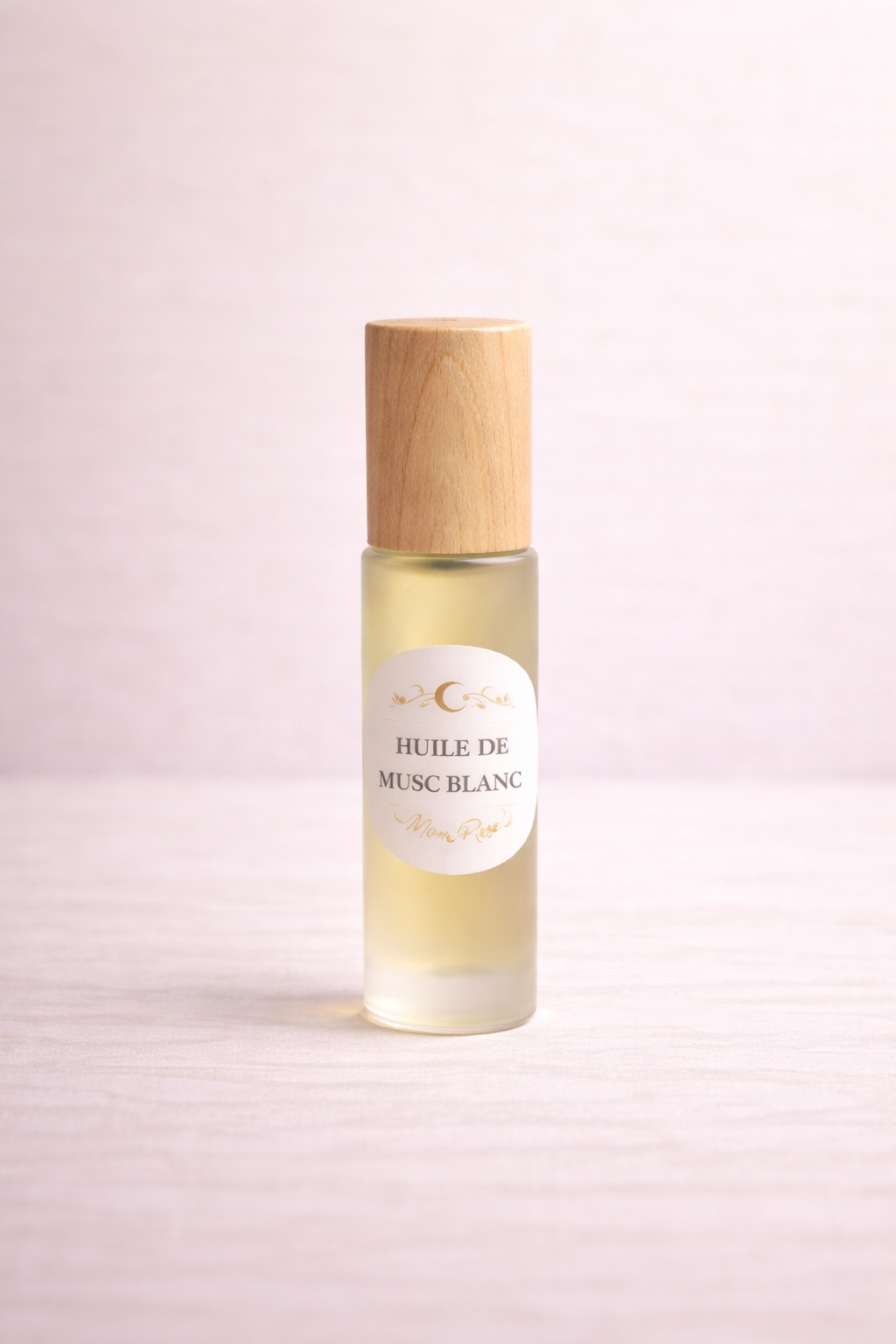 Ensemble d'huiles essentielles MoonRose pour une routine glow visage naturelle, comprenant plusieurs huiles essentielles dans un coffret luxe.