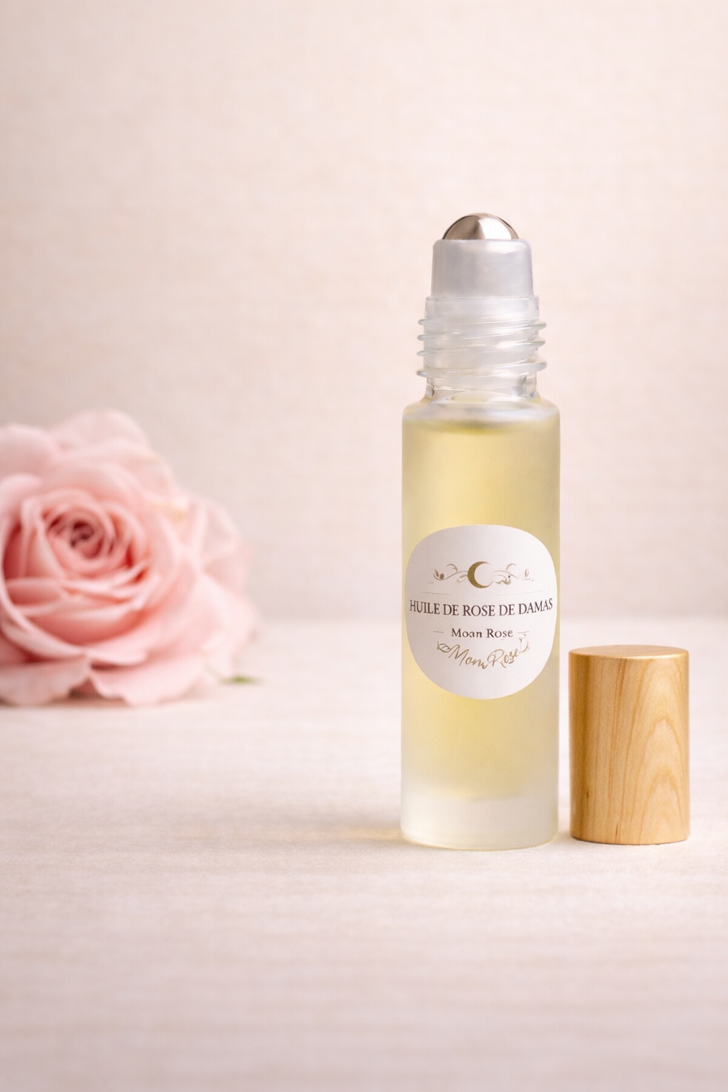 Ensemble d'huiles essentielles MoonRose pour le contour des yeux, routine naturelle pour un regard reposé et apaisé.