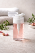 Brume tonifiante à l’eau de rose pure MoonRose pour un visage éclatant et rafraîchi, texture légère et hydratante.