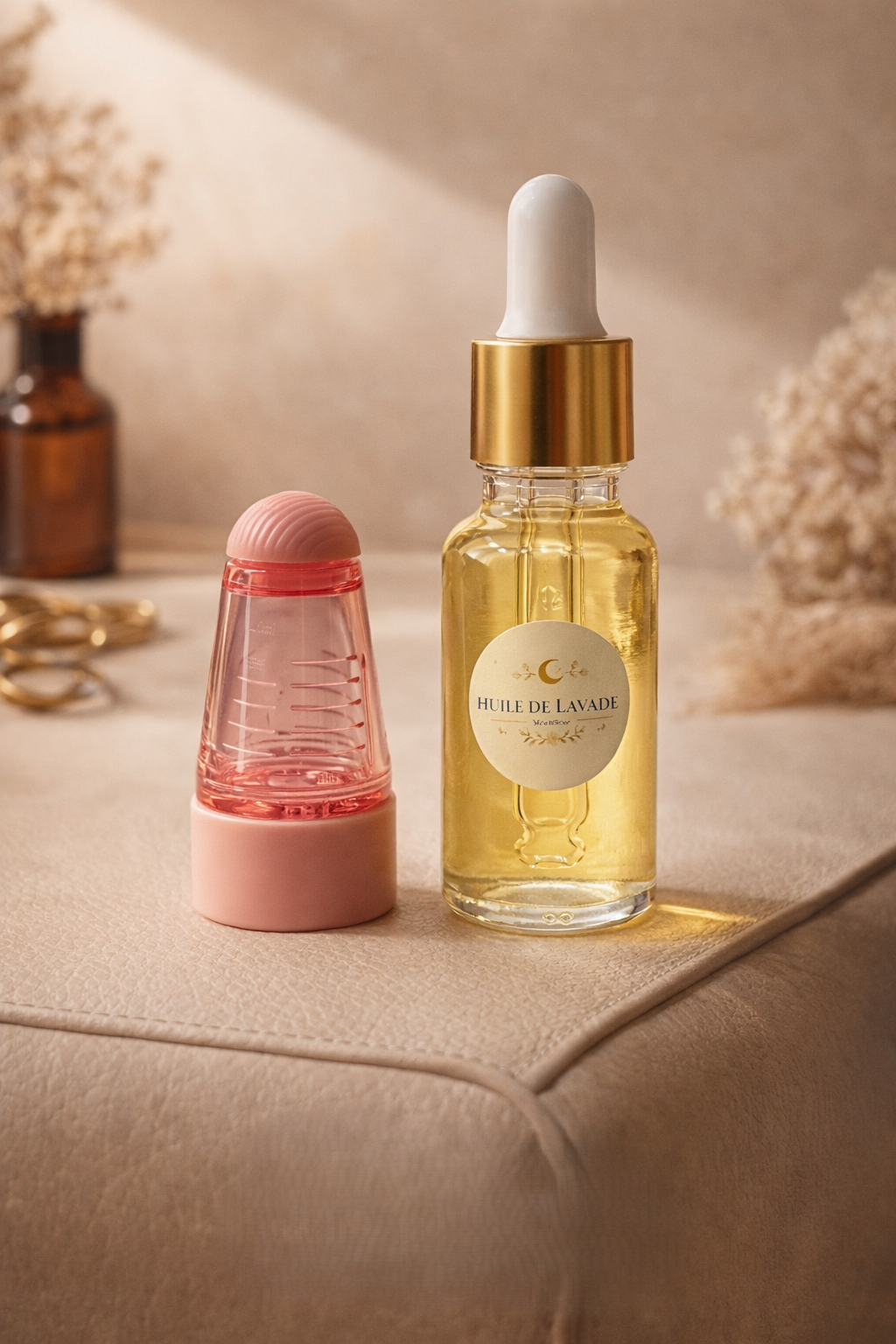 Duo soin cuir chevelu MoonRose avec huile essentielle de nigelle et applicateur rose, pour stimuler et apaiser le cuir chevelu.