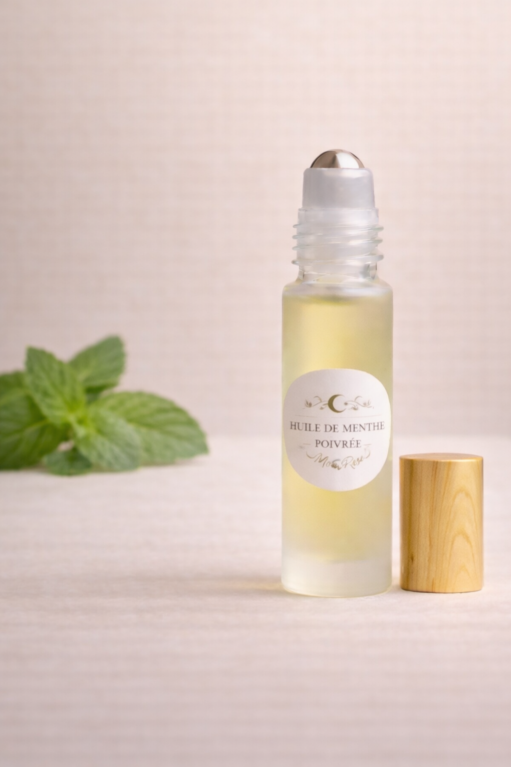 Roll-on huile essentielle Menthe Poivrée MoonRose, flacon de 10 ml avec applicateur roll-on, huiles essentielles rafraîchissantes.